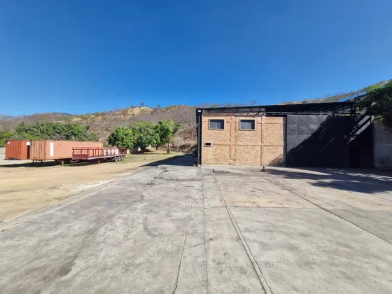 Galpon Y Terreno En Venta En San Diego (al)