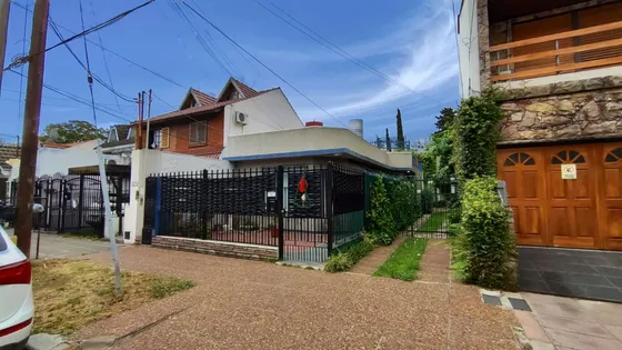 Venta De Ph Al Frente Con Patio Y Terraza