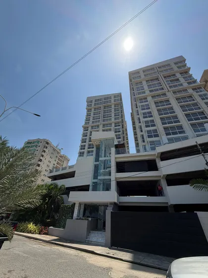 Apartamento En Venta Lechería Res. Dubai En Gris Avanzada
