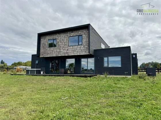 Casa En Venta De 3 Dorm. En Puerto Varas