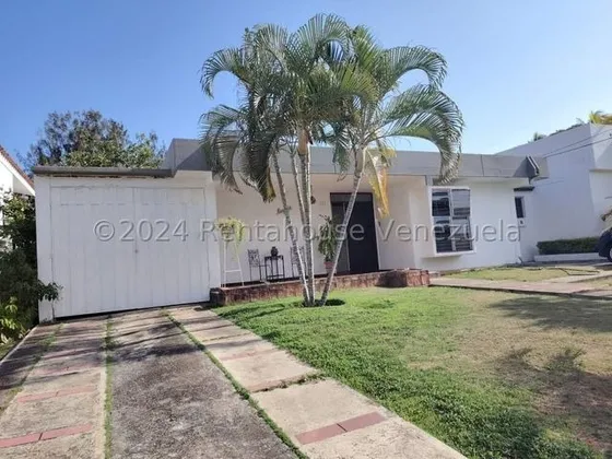 Casa De Oportunidad En Venta Este De Barquisimeto Lara ( Patio, Areas Verdes, Vigilancia Privada, Parque, Estacionamiento) Rja