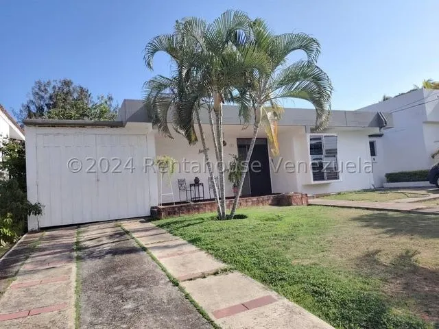 Casa De Oportunidad En Venta Este De Barquisimeto Lara ( Patio, Areas Verdes, Vigilancia Privada, Parque, Estacionamiento) Rja