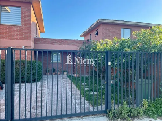 Casa En Venta De 3 Dorm. En Buín