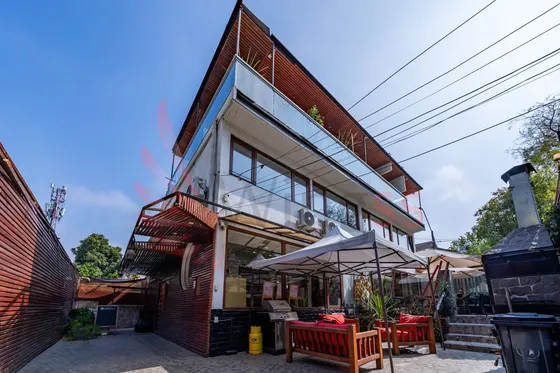 Exclusiva Casa Comercial Para Vivienda U Hotel Boutique