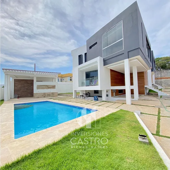 Moderna Casa Con Piscina Privada Y Sistemas De Control De Luz Por Alexa En Toda La Casa. Urb. Villa Antillana C.r.