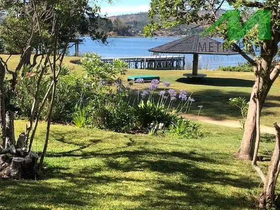 Casa En Venta De 6 Dorm. En Vichuquén