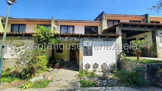 Amplio Town House En Lomas De Monteclaro 25-12579 Le