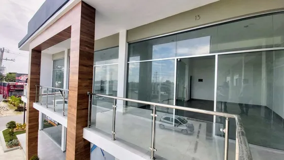 Local Para Uso Comercial O De Oficina En Alquiler En Punta Cana, Plaza Comercial Nueva, Con Frente De Cristal