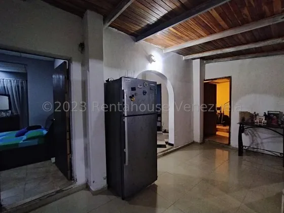 Casa En Venta En El Limón Con 3 Anexos Independientes 24-15568 Db 