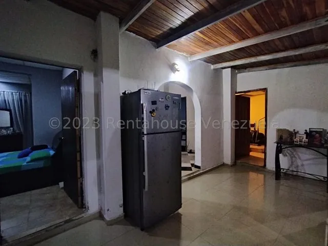 Casa En Venta En El Limón Con 3 Anexos Independientes 24-15568 Db 