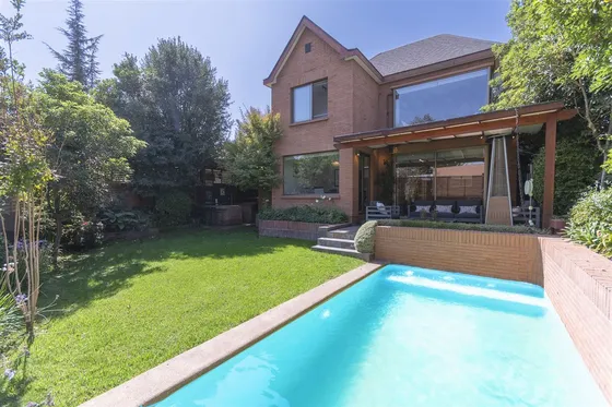 Casa En Venta De 4 Dormitorios En Condominio En Las Condes