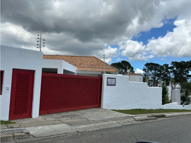 Se Alquila Casa En La Lagunita