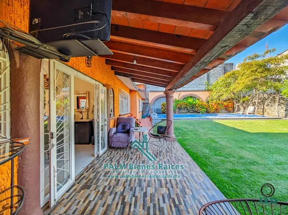 Casa Sola De 1 Nivel, Con Alberca, 3 Recámaras, 3 Baños, 5 Estacionamientos, Zona Norte