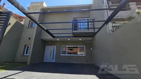 Casa 4 Dormitorios Y Pileta En Castelar Norte - A Estrenar