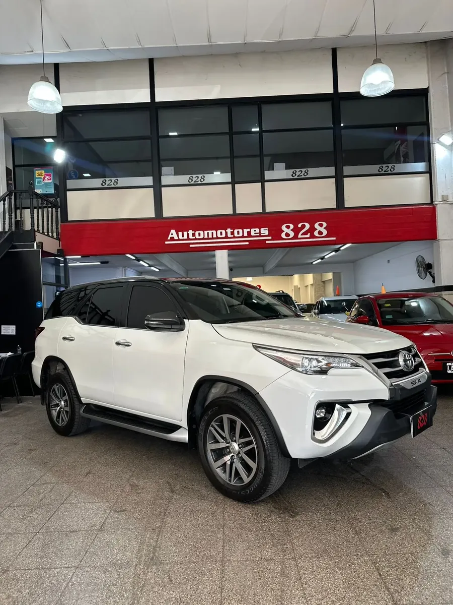 Toyota Hilux SW4 2.8 Srx 177cv 4x4 7as At