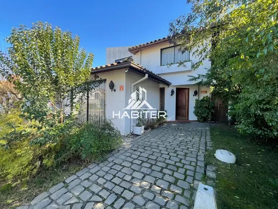 Se Vende Luminosa Casa Sector Poniente De Talca. (37596)