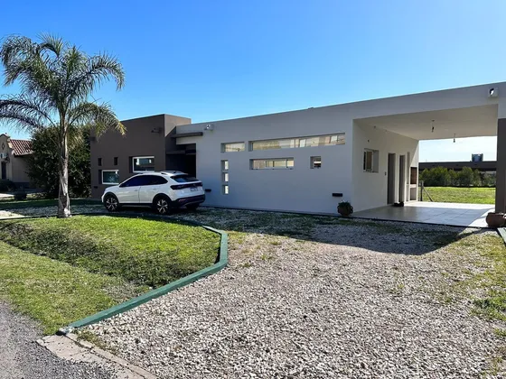 Oportunidad!! Casa En Venta. 4 Ambientes. 3 Dormitorios.. Barrio Privado Malibú, Canning , G.b.a. Zona Sur