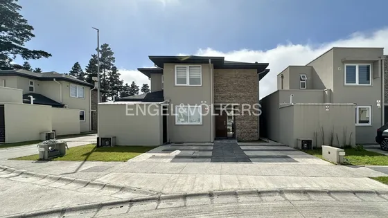 Casa Estilo Mediterranea En Condominio