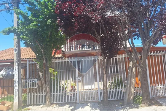 Casa En Venta En Macul, Condominio Cerrado
