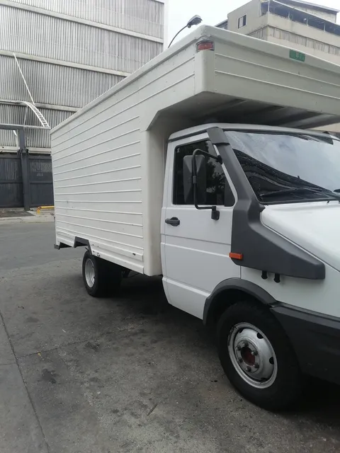 Iveco 40.10 Año: 2001 Color:blanco Condición:muy Buen Estado