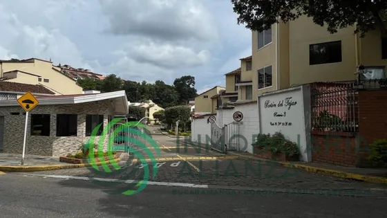 Casa En Venta En El Tejar. Cod V61711