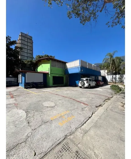 Casa Comercial En Chuao Venta