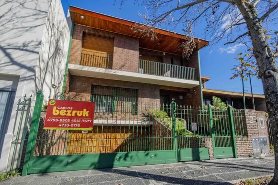 Casa De 4 Ambientes En Venta, En Martínez.