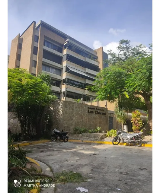Casa En Los Chorros, Calle Cerrada Con Vigilancia. 
