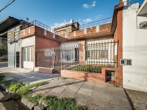 Casa 3 Amb Patio, Terraza, Cochera Isidro Casanova