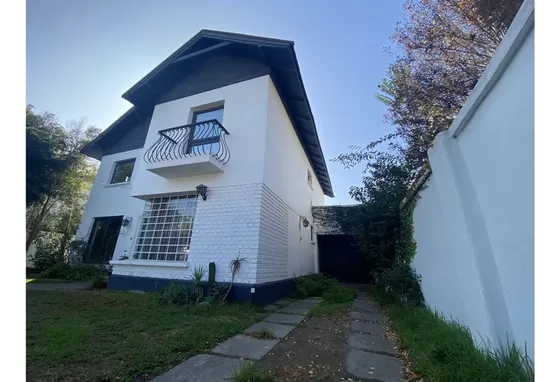 Casa En Venta De 5 D/4b + Salita Y Escritorio En Provide