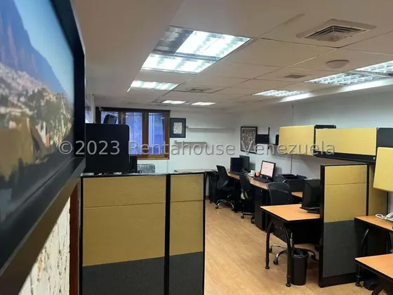 Amplia Oficina En Venta En Las Mercedes Comprende Un Piso Completo
