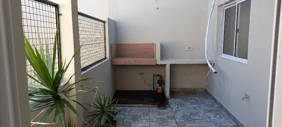 Departamento Tipo Casa Nuevo En Pb Con Patio Y Cochera A 2 Cuadras Av H.yrigoyen