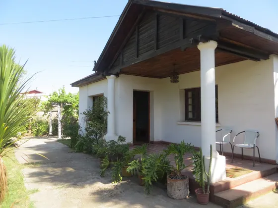 Casa Con Extenso Terreno En La Punta De Mostazal