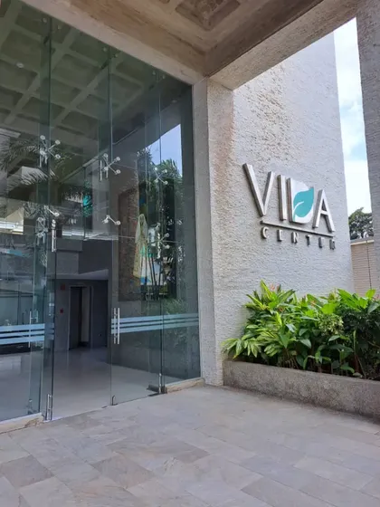Se Alquila Local Empresarial En Lecheria