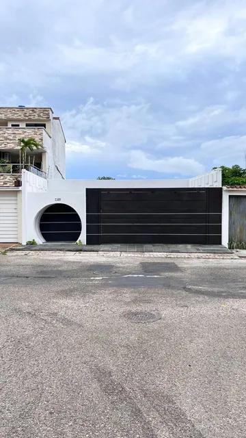 Xv, Amplia Casa De Lujo Moderna En  Urbanización Agua Clara