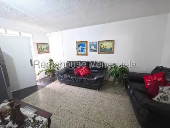Casa En Venta En Cabudare Zona El Recreo Codigo 2 7 1 4 1 1 Mildred Comoda Casa En Venta En Cabudare, Cuenta Con 3 Habitaciones, 2 Baños, Amplios Espacios, De Sala, Comedor Y Un Lindo Jardin Para Disf