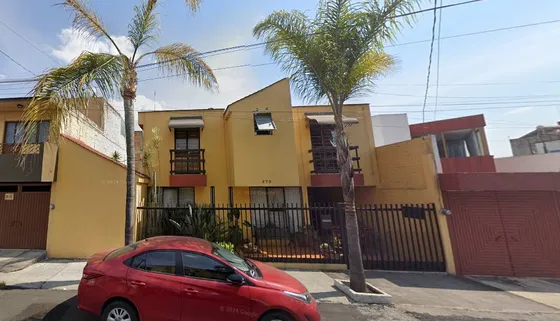 Casa En Venta En Nueva Chapultepec, Morelia, Michoacán (propiedad Adjudicada)