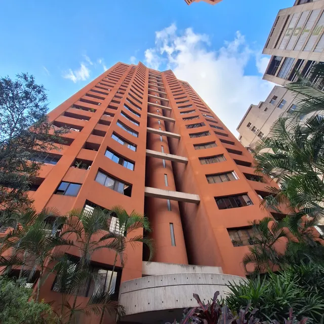 Vendo Bonito Apartamento Portico Del Este.  La Florida.  51 Mts2.  Amoblado. Pisos De Marmol. Listo Para Habitar. Residencias Nueva. Estacionamiento. Vigilancia