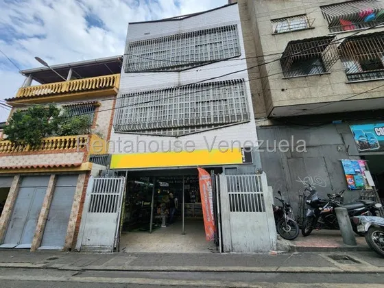 Edificio En Venta Con Local Comercial A Nivel De Calle En Catia 