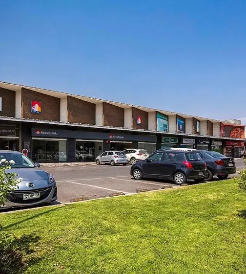Local En Strip Center