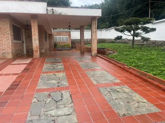 Casa Ubicada En Urbanizacion Colinas De Guataparo Valencia. St09