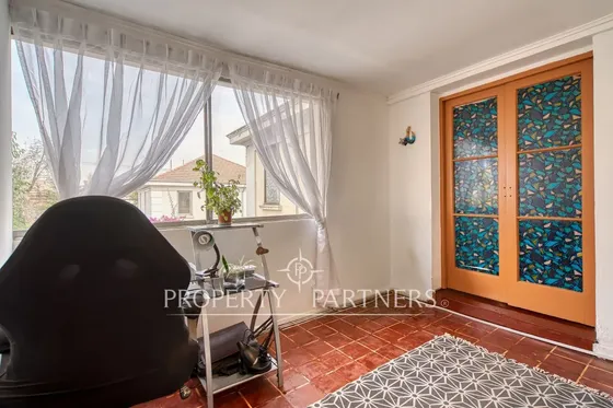 En Venta Iluminada Casa Ley Pereira En Ñuñoa.