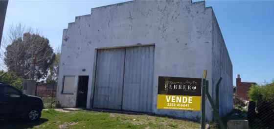 Galpon 200m2 Cubiertos Sobre Naval Y Lote Sobre Calle 72 