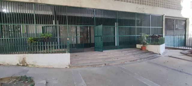 Local En Alquiler Urbanización La Urbina A Pie De Calle. Km