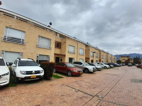 Vendo Casa En Chia $540 Millones. Permuto Por Inmueble De Menor Valor. Propongan