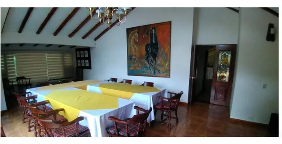 Alquilo Lindo Salon De Eventos Calle 100 Para 30 Personas