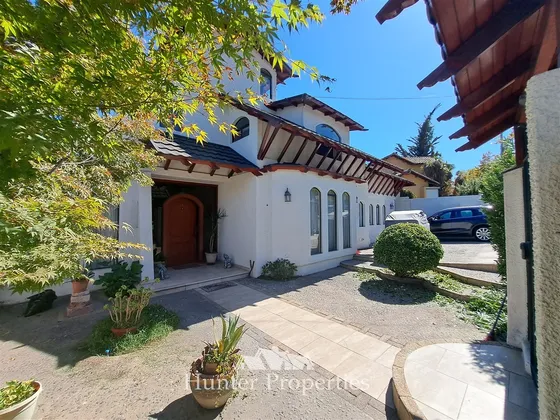 Casa En Venta De 5 Dorm. En Las Condes 