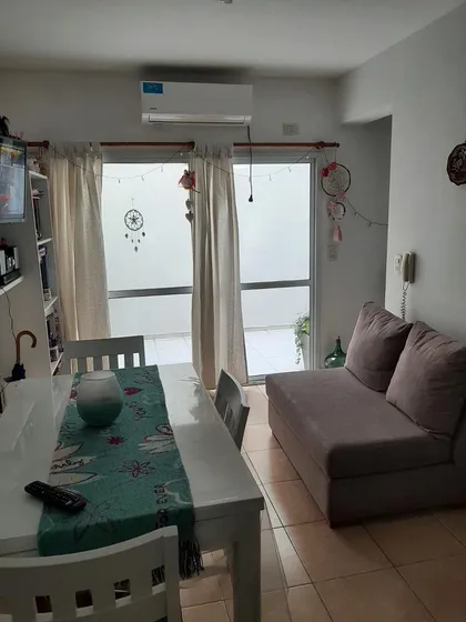 Departamento En Planta Baja- Un Dormitorio- Con Patio- Lourdes