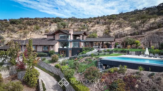 Casa En Venta De 6 Dorm. En Lo Barnechea