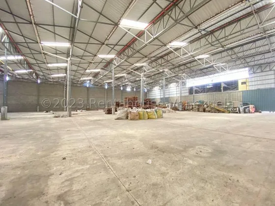 Francisco Rojas Norscia Rentahouse 2 5 - 6 0 9 6 Vende Galpon Comercial En Zona Industrial Ii De Barquisimeto, Cuanta Con 6.670mts2 Sobre Un Terreno De 29.800 Mts2 Con Su Cerca, Ideal Para Invertir!!